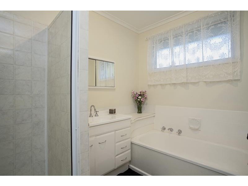 90 Fairy St, Bell Post Hill VIC 3215