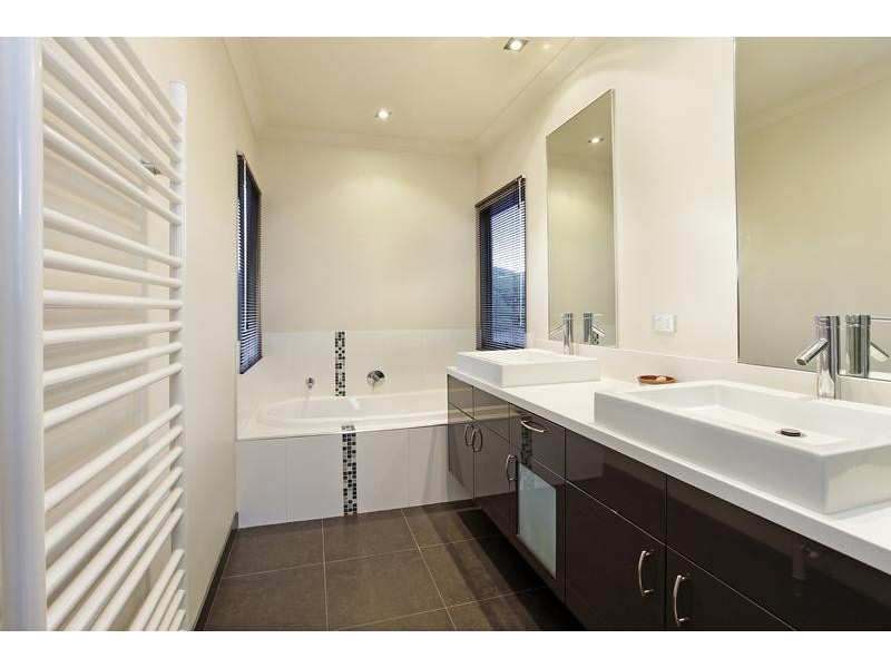 50 Viewbank Rise, Lovely Banks VIC 3221