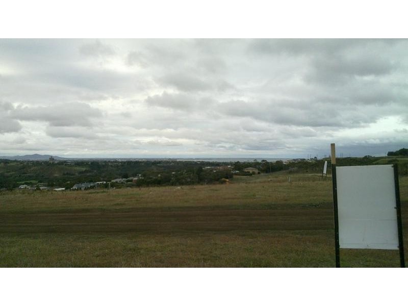 38 Stoneleigh Crescent, Highton VIC 3216