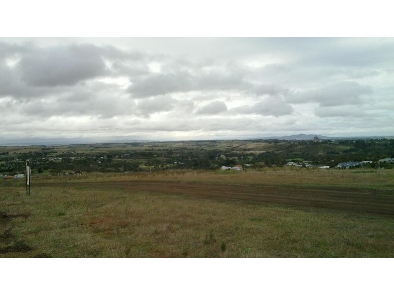 38 Stoneleigh Crescent, Highton VIC 3216