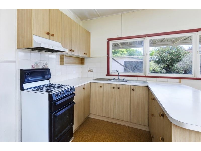 83 Shannon Ave, Manifold Heights VIC 3218