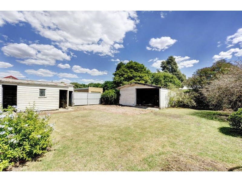 83 Shannon Ave, Manifold Heights VIC 3218