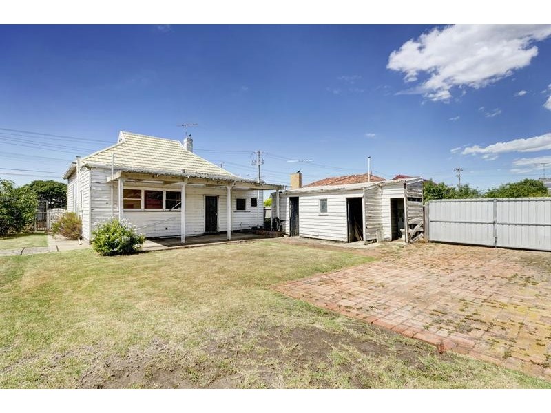 83 Shannon Ave, Manifold Heights VIC 3218