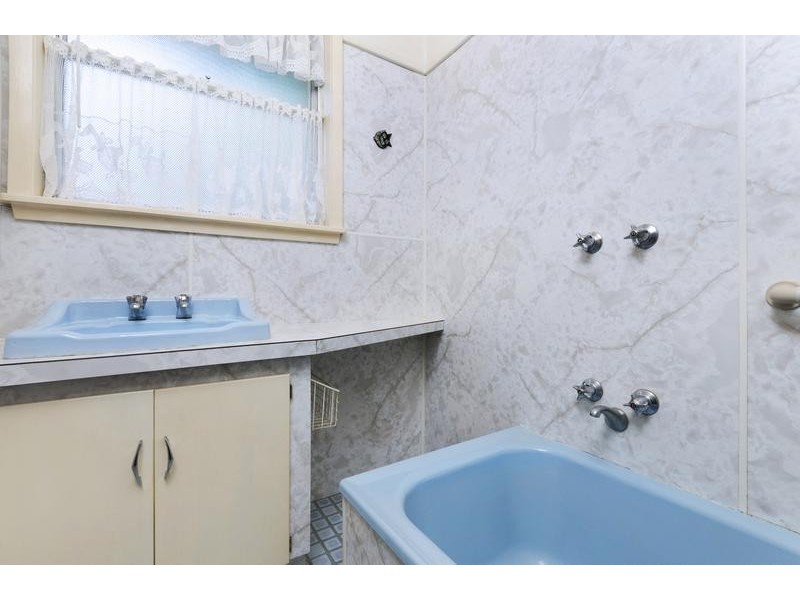 8 Brodribb Crt, Corio VIC 3214