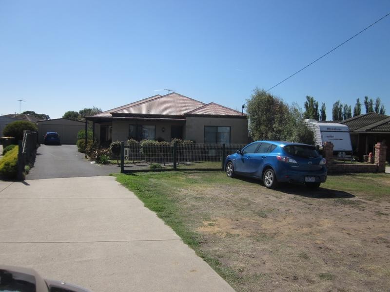 19 Carbine Dve, St Albans Park VIC 3219