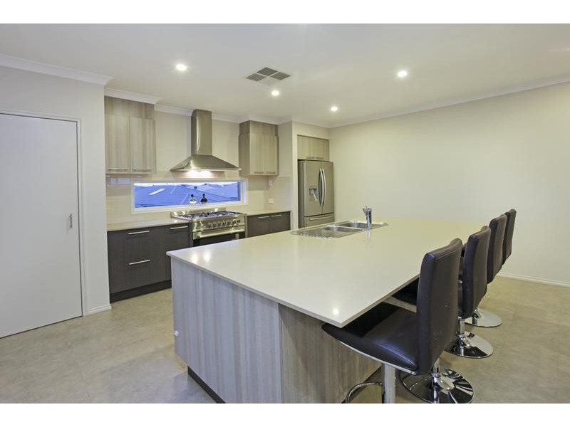 35 Nankeen Ave, Lara VIC 3212