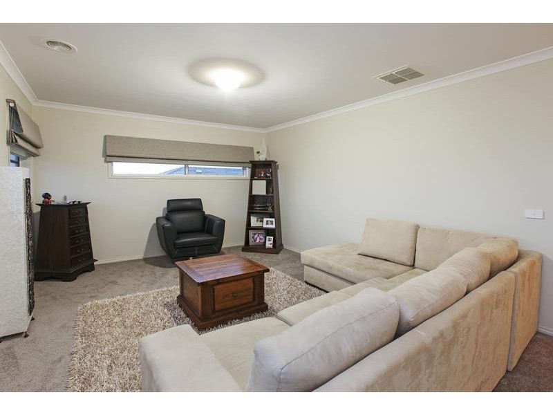 35 Nankeen Ave, Lara VIC 3212