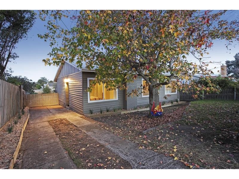 25 Calvert St, Hamlyn Heights VIC 3215