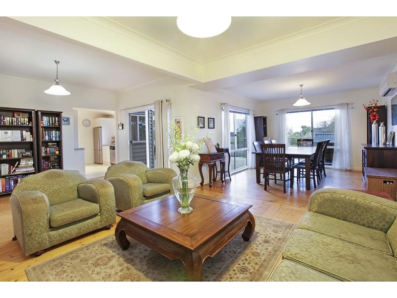 25 Calvert St, Hamlyn Heights VIC 3215