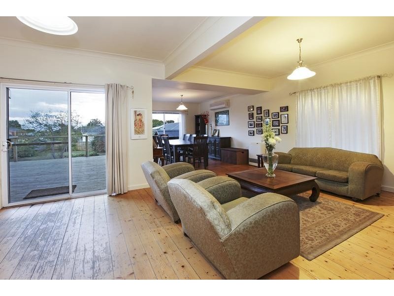 25 Calvert St, Hamlyn Heights VIC 3215