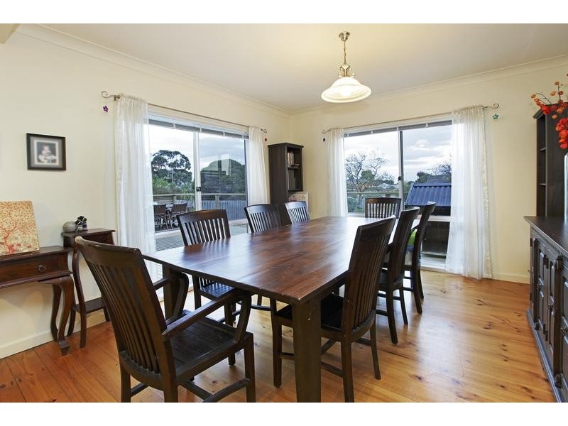 25 Calvert St, Hamlyn Heights VIC 3215