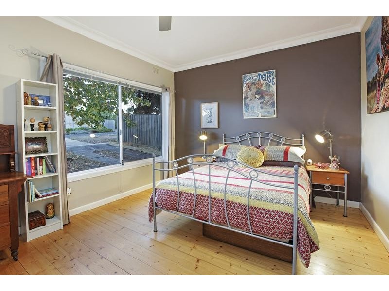 25 Calvert St, Hamlyn Heights VIC 3215