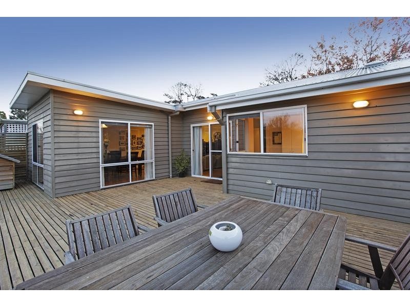 25 Calvert St, Hamlyn Heights VIC 3215