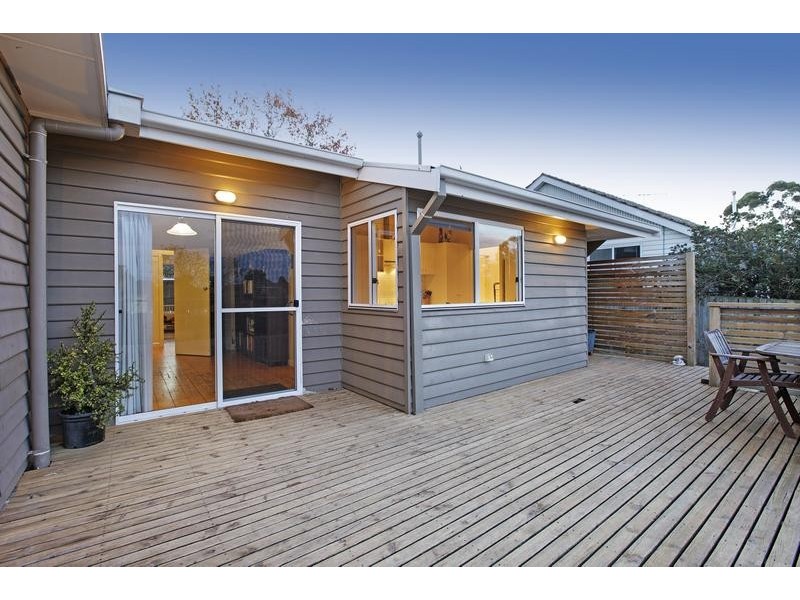 25 Calvert St, Hamlyn Heights VIC 3215