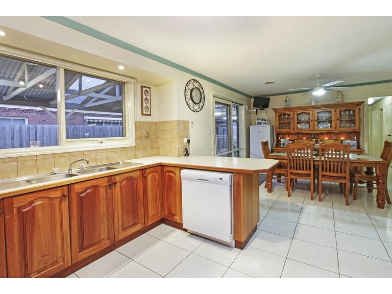 24 Grove Rd, Marshall VIC 3216