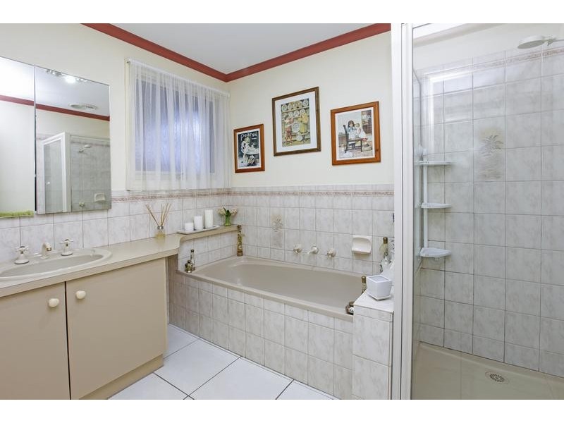 24 Grove Rd, Marshall VIC 3216