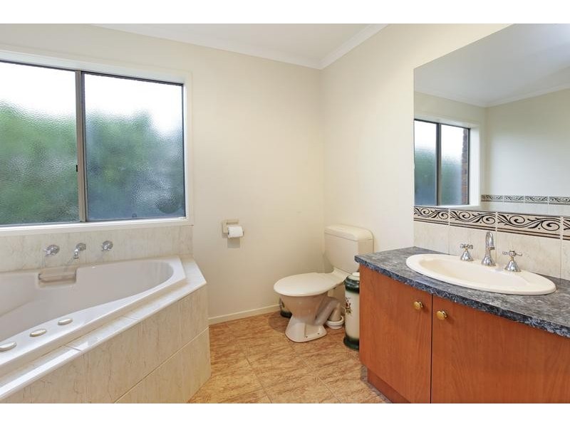 140 Emmersons rd, Lovely Banks VIC 3221