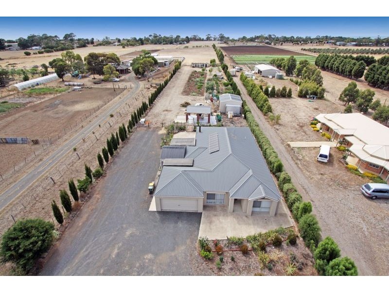 140 Emmersons rd, Lovely Banks VIC 3221