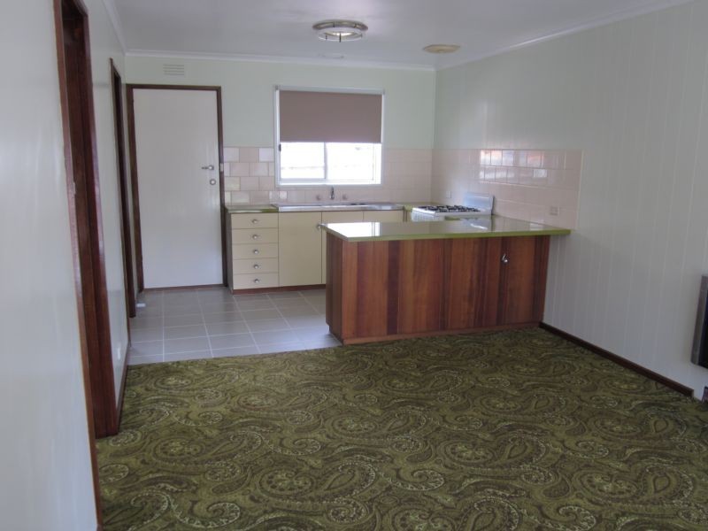 2/28 mccurdy road, Herne Hill VIC 3218