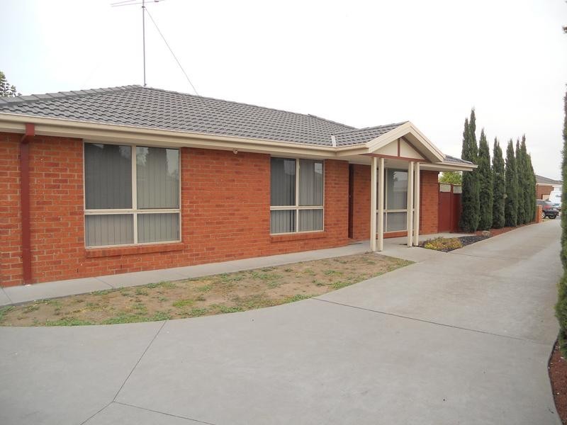 1/8 Bluegum Place, Grovedale VIC 3216