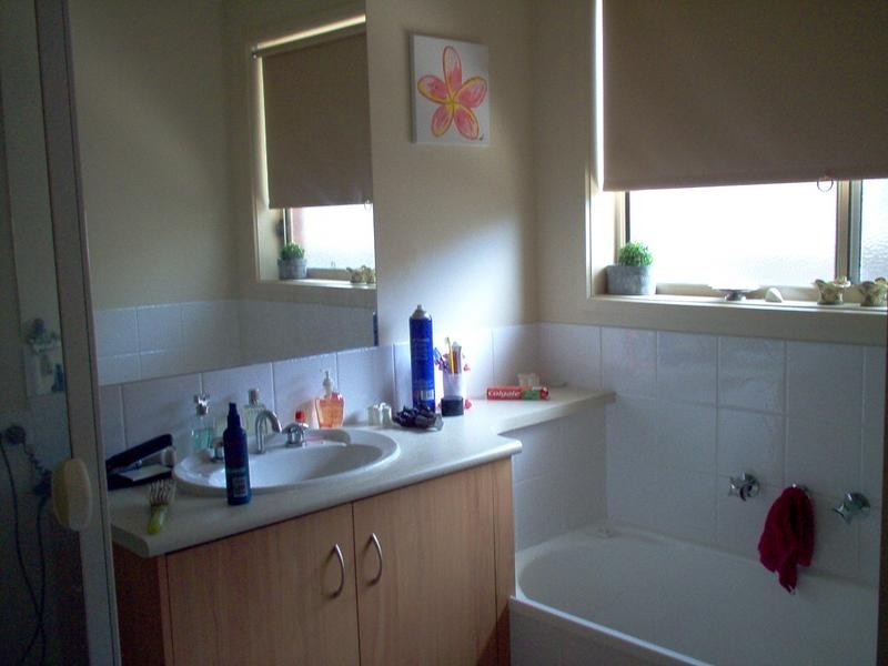 1/8 Bluegum Place, Grovedale VIC 3216