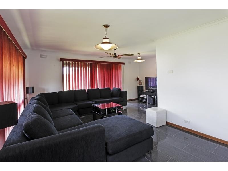 27 Nanworen crescent, Bell Park VIC 3215