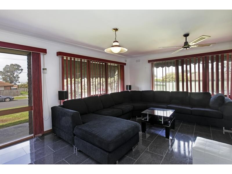 27 Nanworen crescent, Bell Park VIC 3215