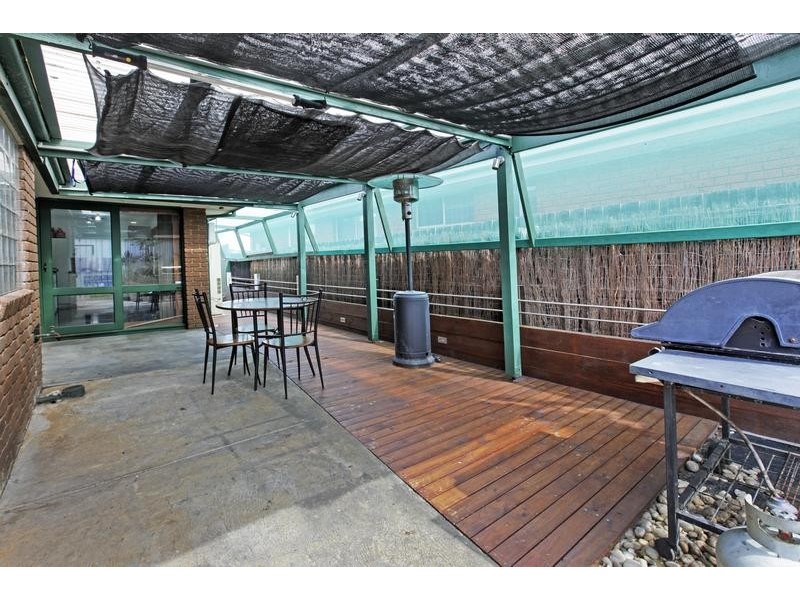 27 Nanworen crescent, Bell Park VIC 3215