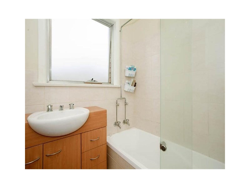 2/2 Tilly Court, Newcomb VIC 3219