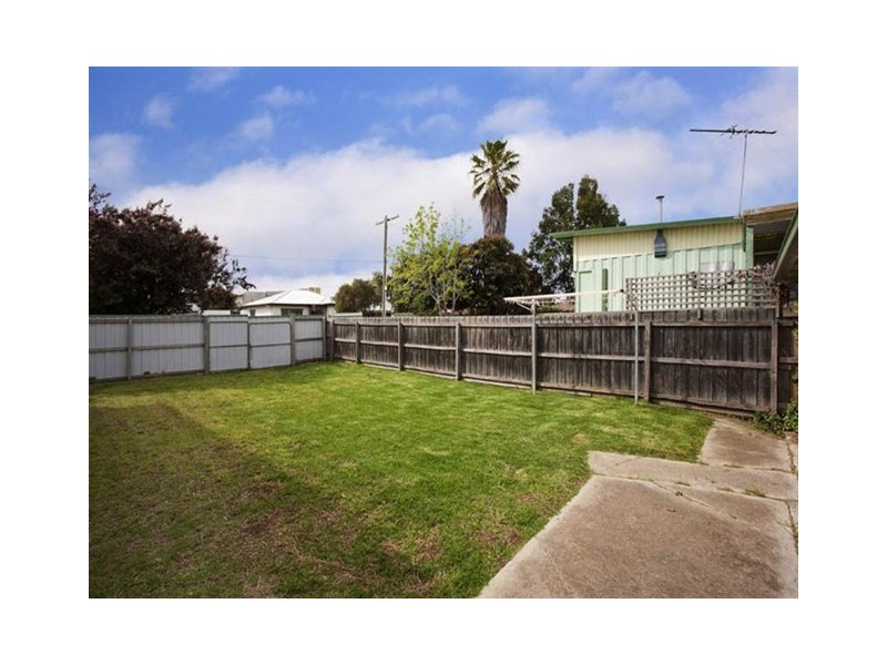 2/2 Tilly Court, Newcomb VIC 3219