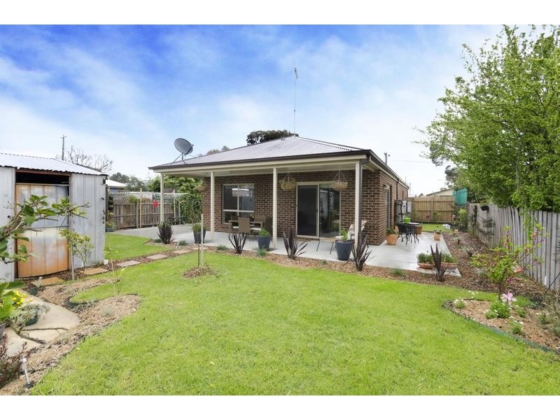 2 Eagle Pde, Norlane VIC 3214