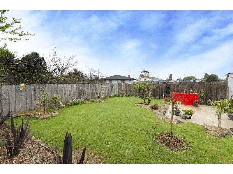 2 Eagle Pde, Norlane VIC 3214