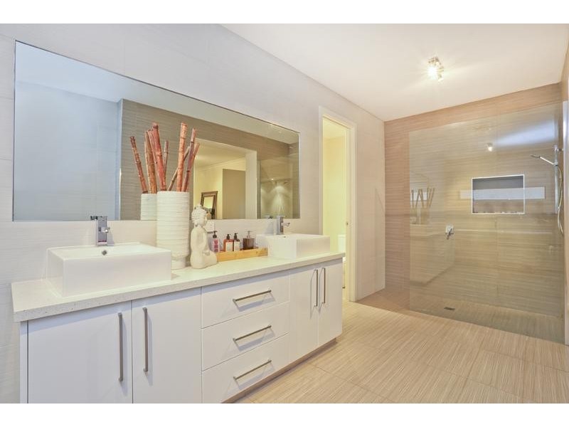 34 Huon Crescent, Leopold VIC 3224