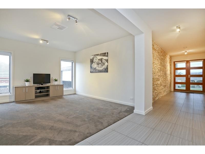 34 Huon Crescent, Leopold VIC 3224
