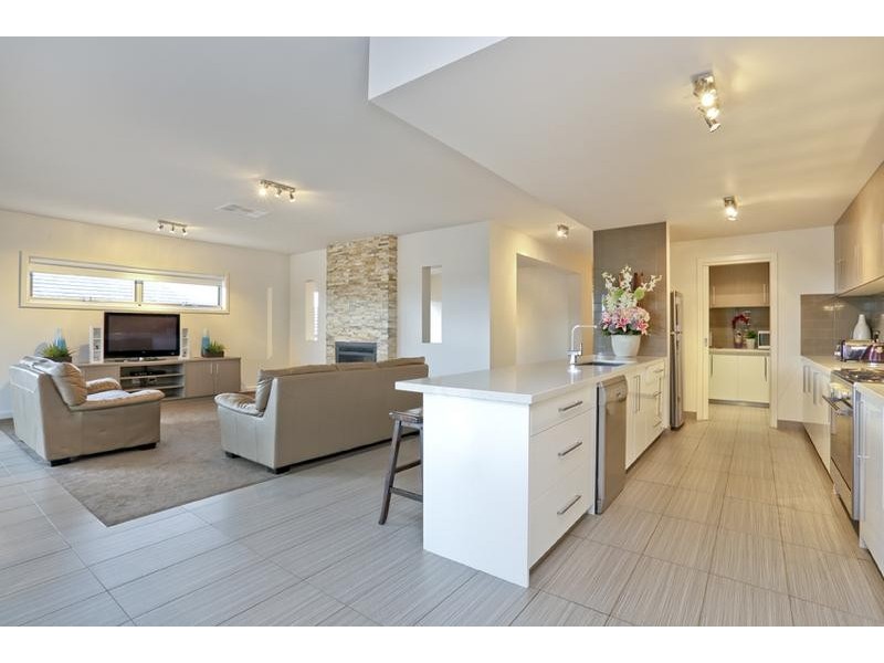 34 Huon Crescent, Leopold VIC 3224