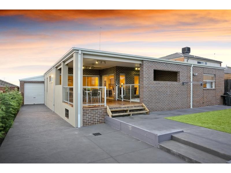 34 Huon Crescent, Leopold VIC 3224