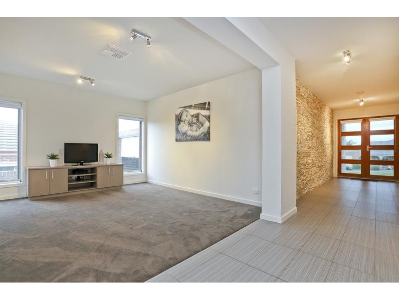 34 Huon Crescent, Leopold VIC 3224