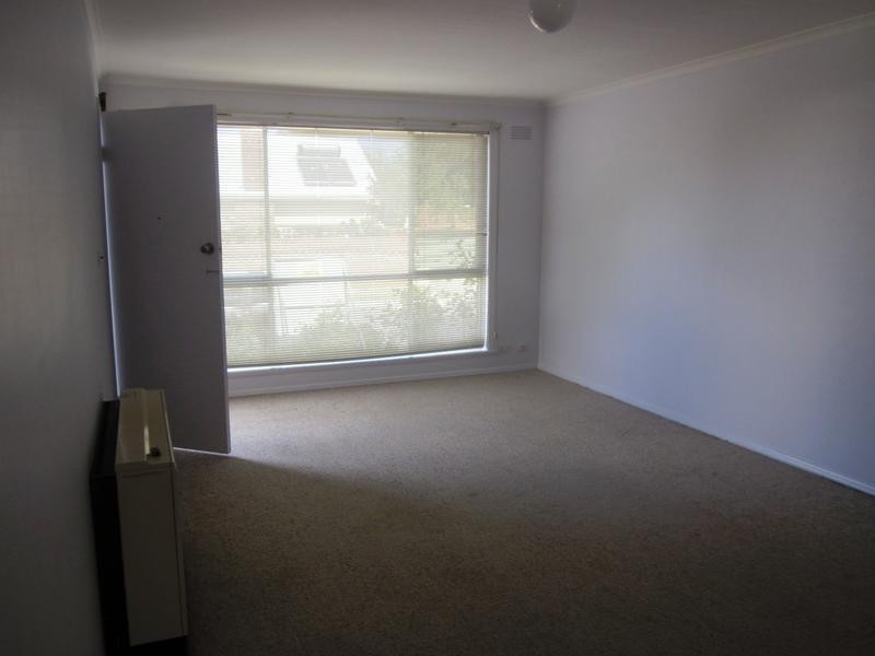 2/10 Stradling Avenue, Drumcondra VIC 3215