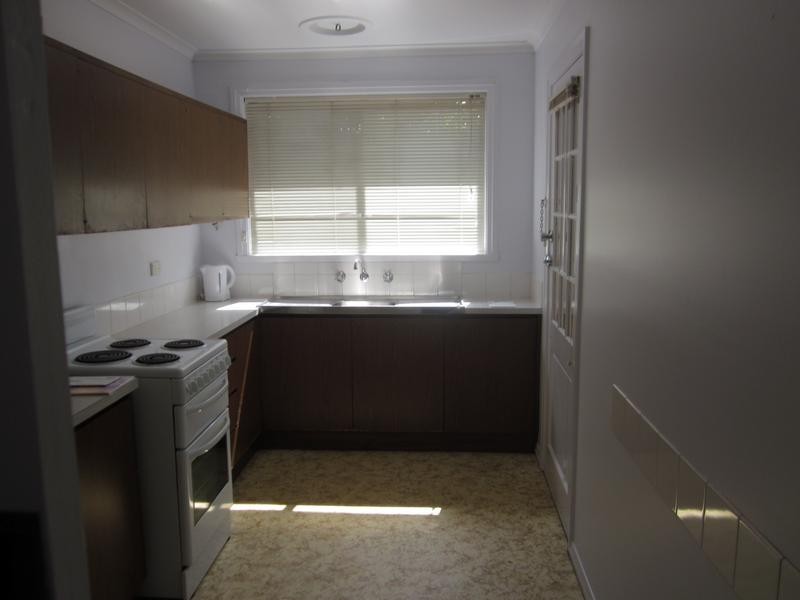 2/10 Stradling Avenue, Drumcondra VIC 3215