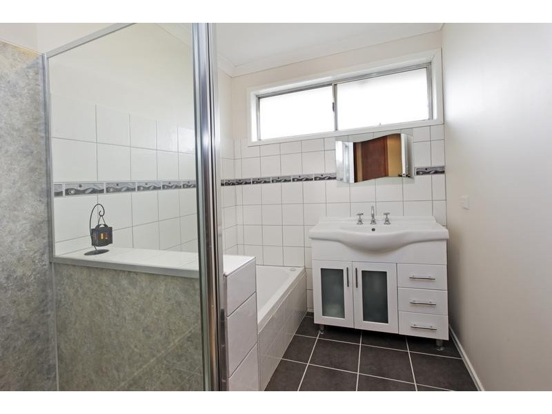 35 Bieske Rd, Grovedale VIC 3216