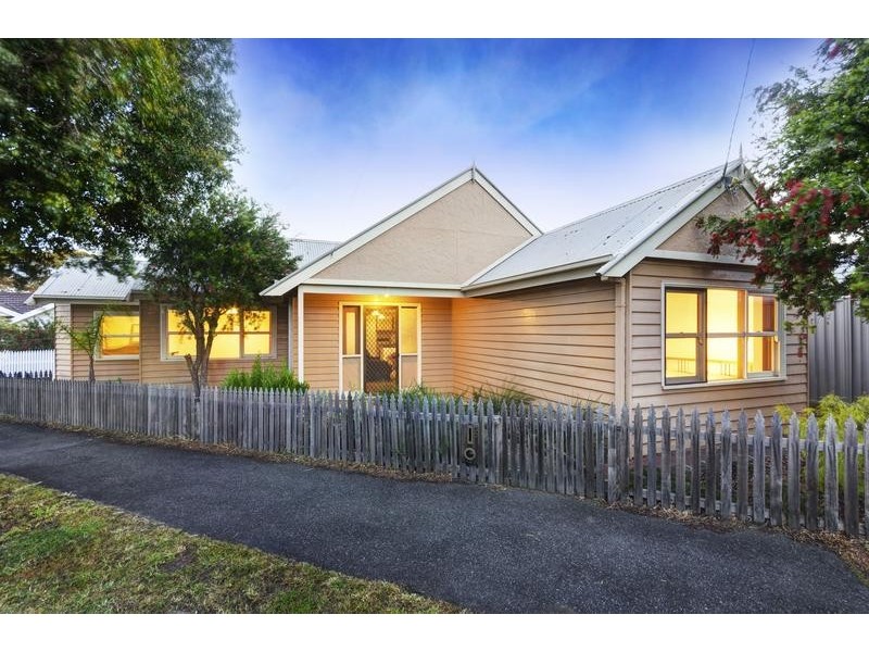 30 St Albans Road, East Geelong VIC 3219