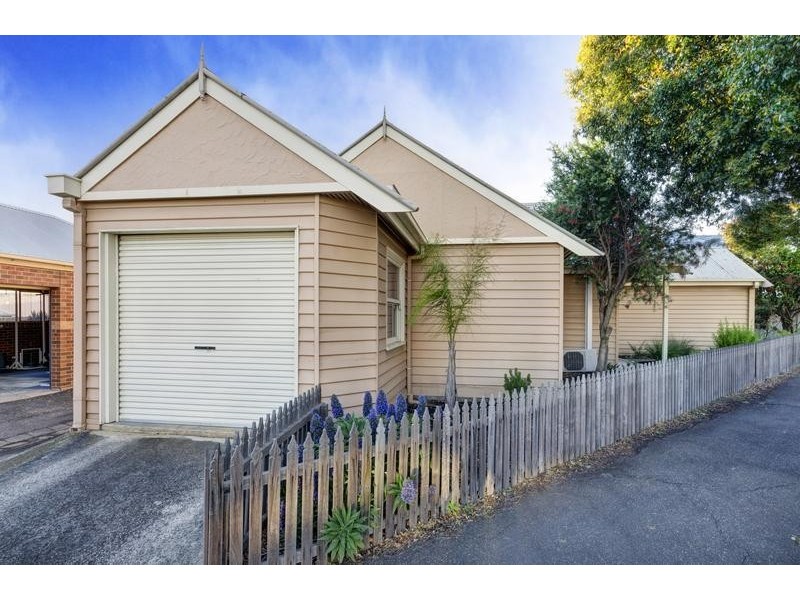 30 St Albans Road, East Geelong VIC 3219