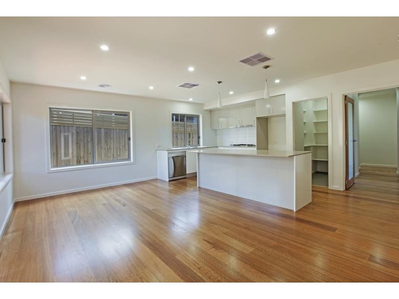 2B Royal Crescent, Hamlyn Heights VIC 3215