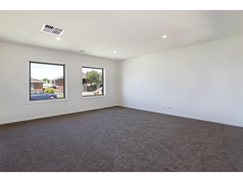 2B Royal Crescent, Hamlyn Heights VIC 3215