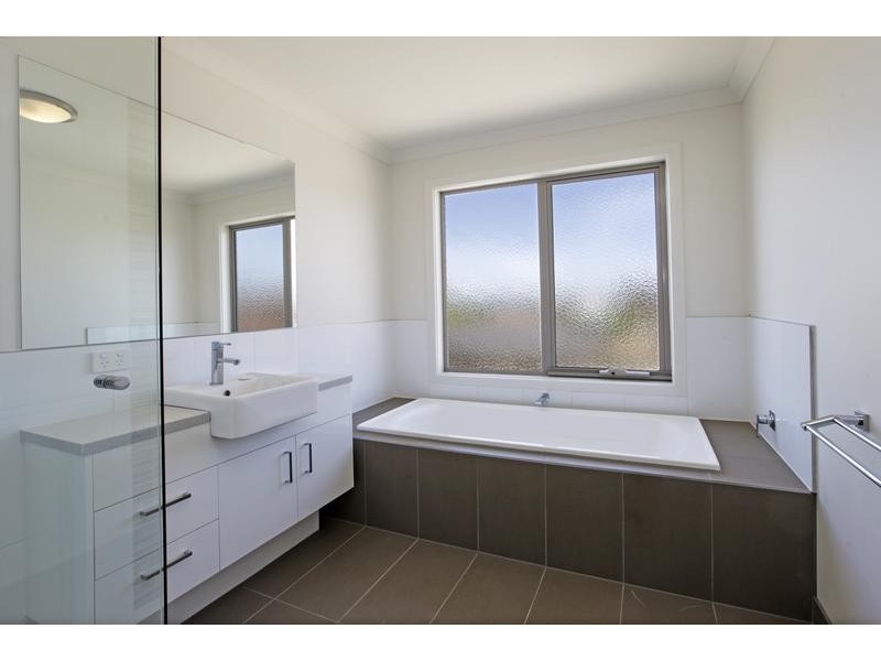 2B Royal Crescent, Hamlyn Heights VIC 3215