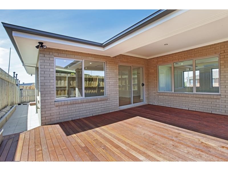 2B Royal Crescent, Hamlyn Heights VIC 3215