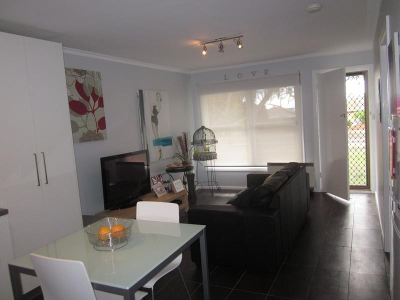 1/17 Carey Street, Hamlyn Heights VIC 3215