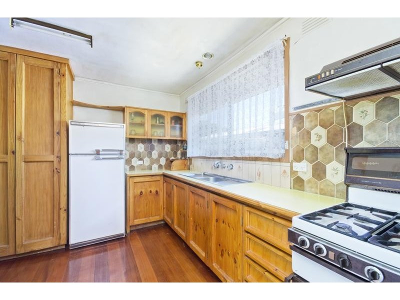 6 Andrew Street, Newcomb VIC 3219