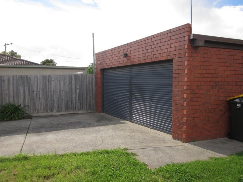 27 Greenville Drive, Grovedale VIC 3216
