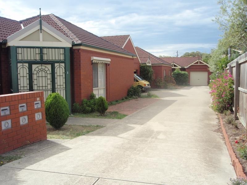 2/15 Griffen Street, Hamlyn Heights VIC 3215